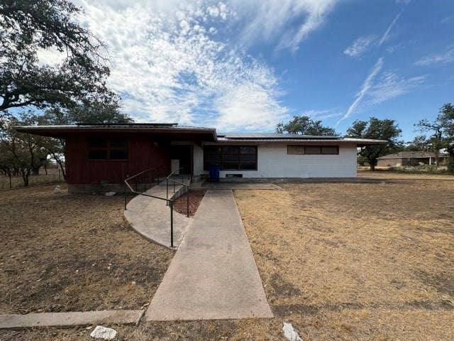 Property photo for 915 E Broadway Street, Eden, TX