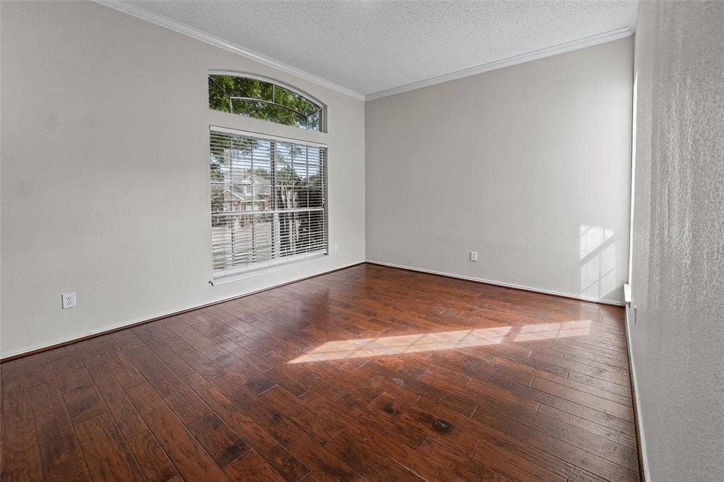 714 Cottonwood Bend Drive, Allen, TX 75002 Wood-finish flooring, vaulted ceilings, and an arched transom window