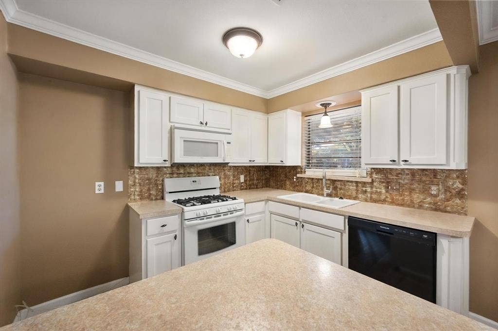 1606 Ridge Court, Midlothian, TX 76065 1606 Ridge Court, Midlothian, TX 76065