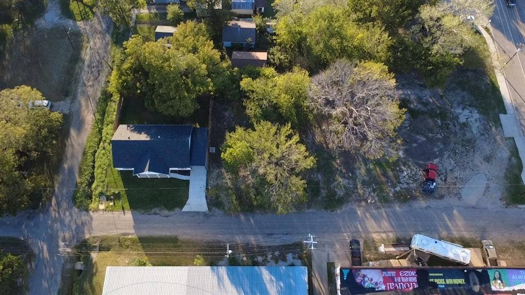 130 S Manson Street, Wolfe City, TX 75496