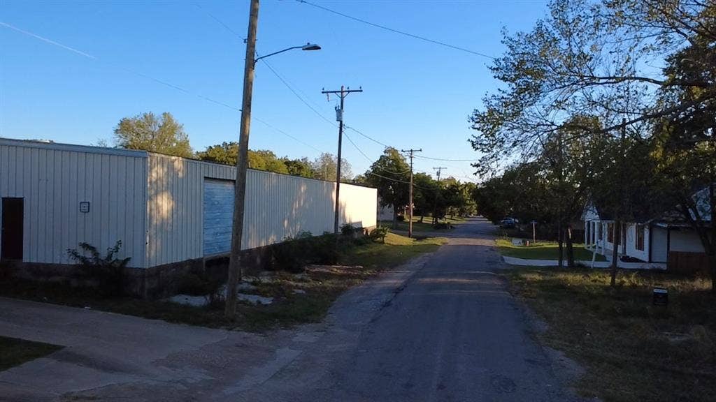 130 S Manson Street, Wolfe City, TX 75496