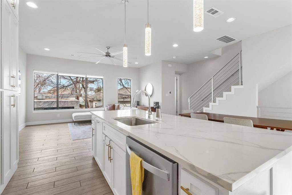 4526 Deere Street, #204, Dallas, TX 75204