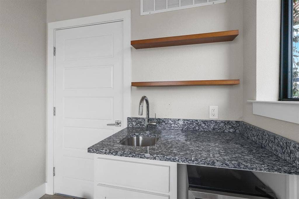 4526 Deere Street, #204, Dallas, TX 75204