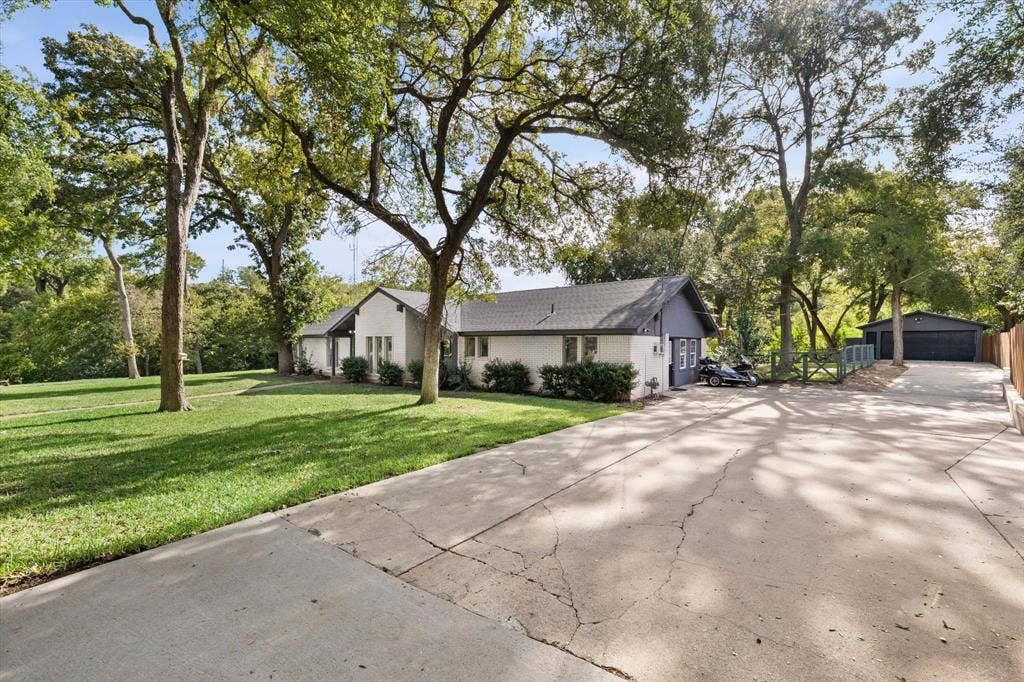 1013 Fairway Road, Woodway, TX 76712