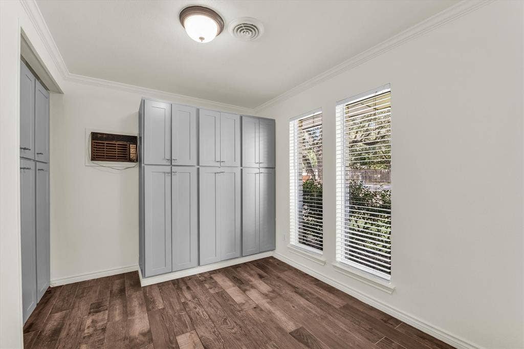 Pantry & Laundry