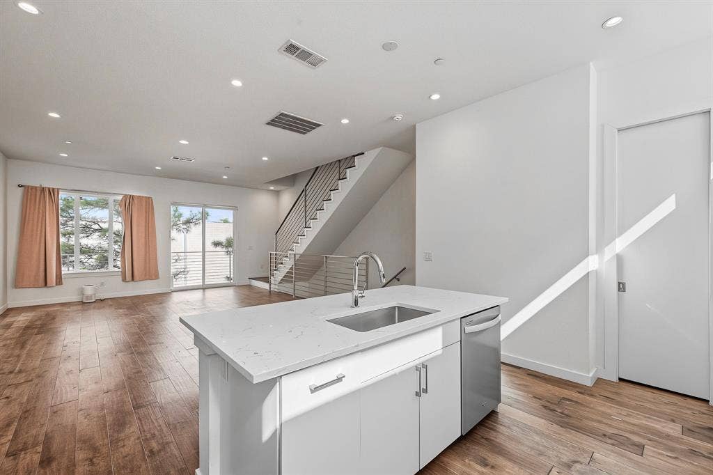 4545 Bowser Avenue, #203, Dallas, TX 75219 4545 Bowser Avenue, #203, Dallas, TX 75219