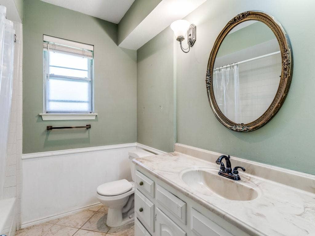 2007 Mistletoe Drive, Richardson, TX 75081 Full bathroom with toilet and vanity