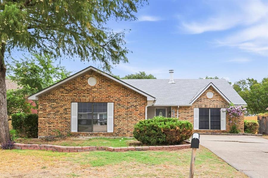 Property photo for 3207 Wintersmith Drive, Arlington, TX