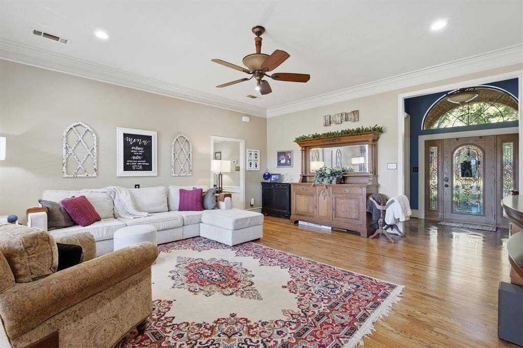 824 Parkhaven Drive, Mesquite, TX 75149