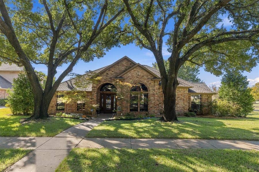 Property photo for 824 Parkhaven Drive, Mesquite, TX