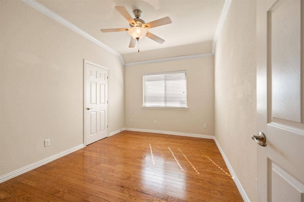 1712 Coronado Street, Allen, TX 75013 Room featuring wood-finish flooring, vaulted ceilings, crown molding, a central ceiling fan with integrated lighting, and a window with horizontal blinds