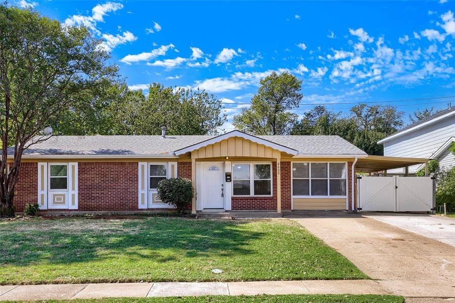 Property photo for 2609 Harvard Street N, Irving, TX
