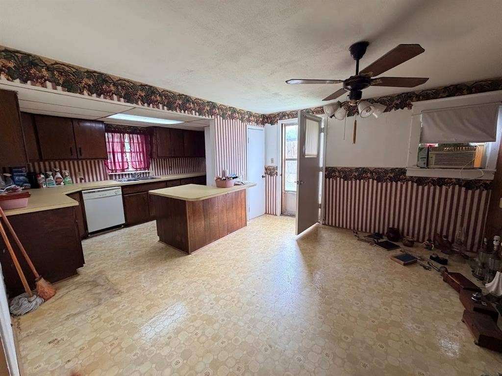 105 E 3rd Street, Prosper, TX 75078 105 E 3rd Street, Prosper, TX 75078