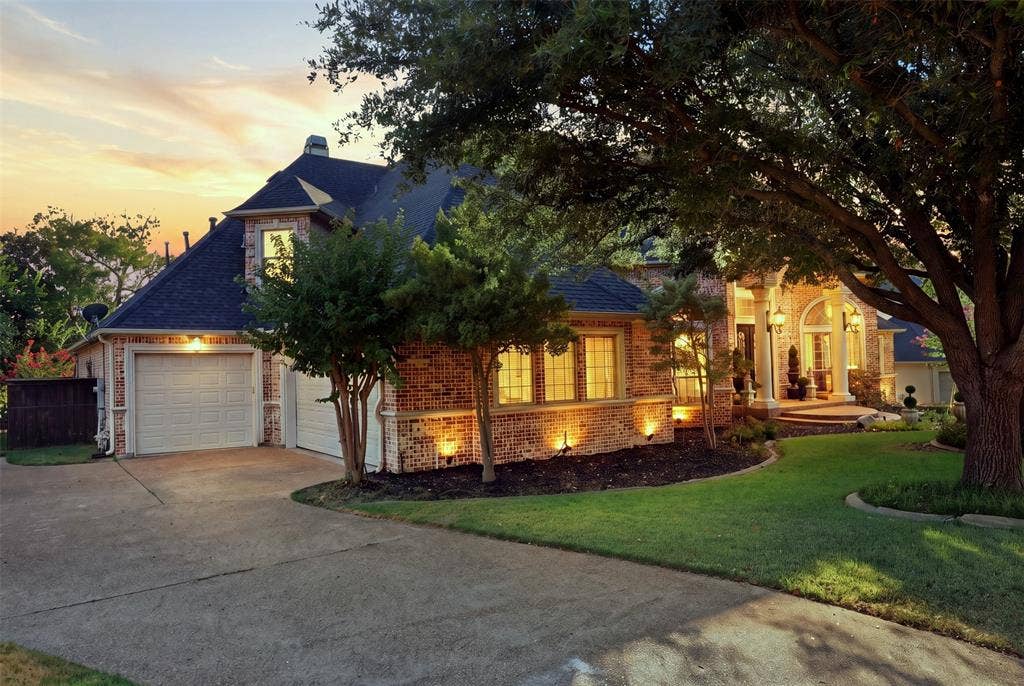 1919 Kings Pass, Heath, TX 75032 3 car Garage with Storage