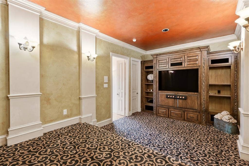 1919 Kings Pass, Heath, TX 75032 New Carpet , 3 levels and Custom Venetian Artist Painted Walls for a true Tuscan Italian feel.