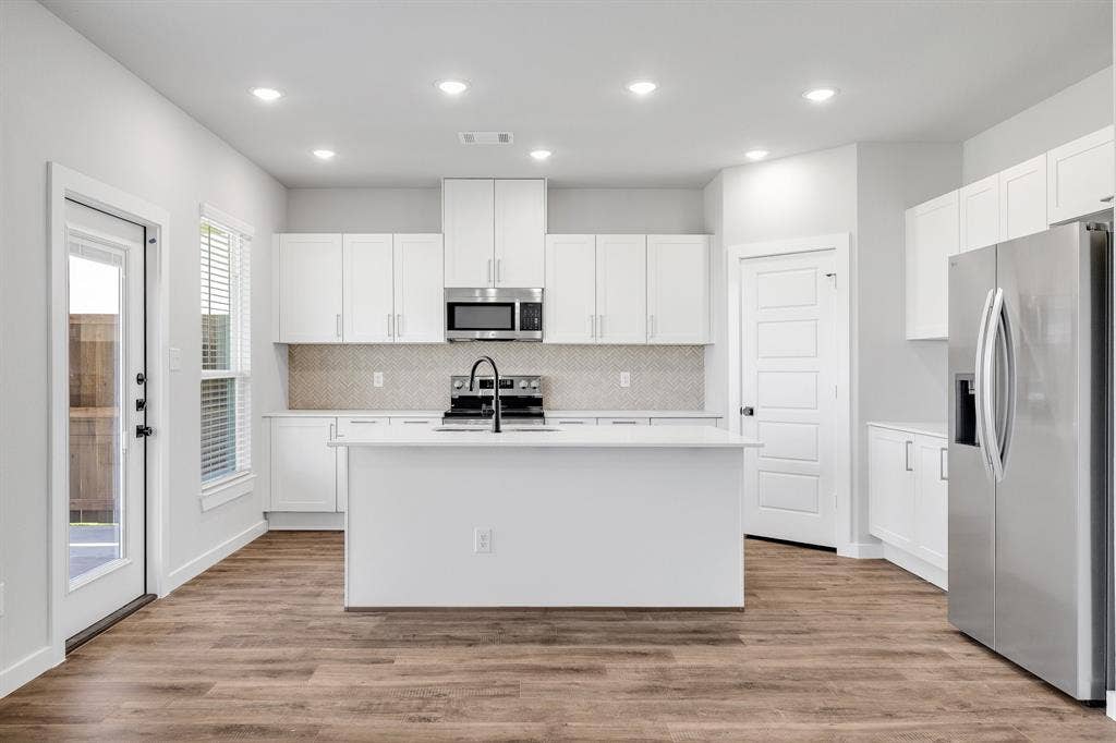 6609-6611 Florence Drive, Midlothian, TX 76065 6609-6611 Florence Drive, Midlothian, TX 76065
