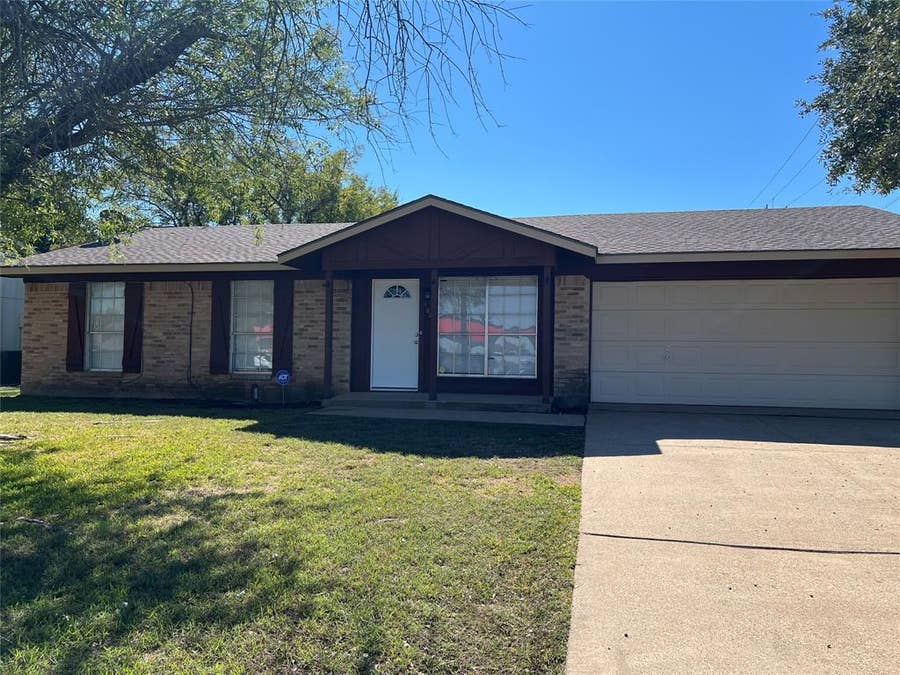 Property photo for 102 Silver Creek Drive, Duncanville, TX