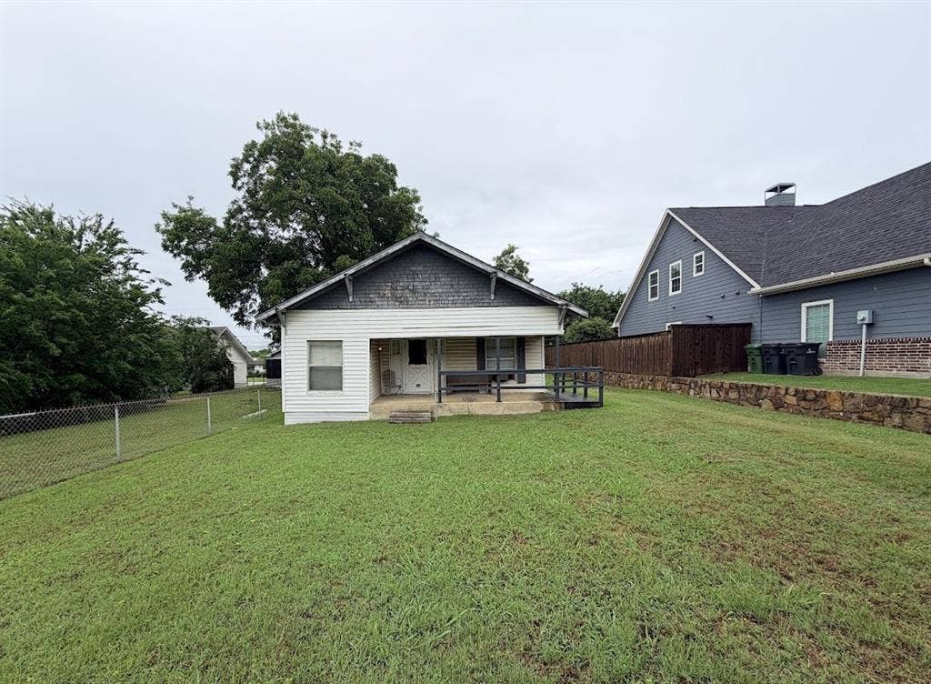 105 E 3RD Street, Prosper, TX 75078 105 E 3RD Street, Prosper, TX 75078