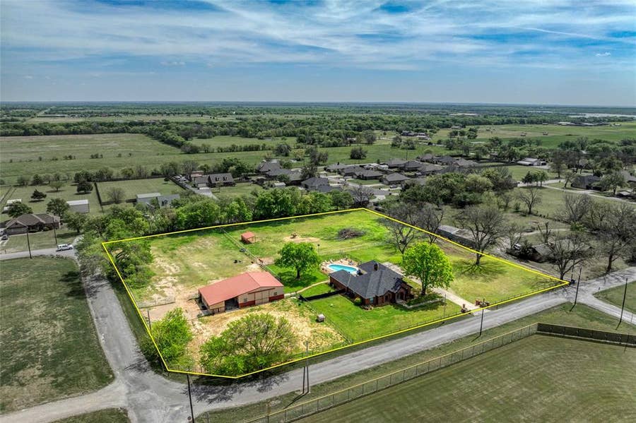 Property photo for 501 N Van Zandt Street, Tioga, TX