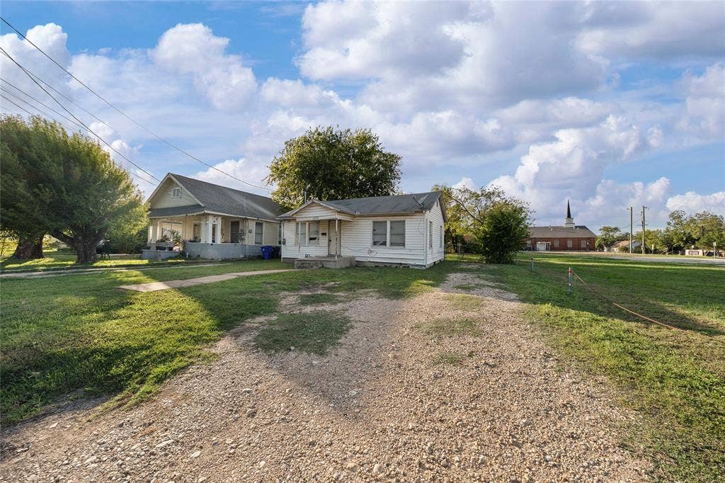 2209 Cleveland Avenue, Waco, TX 76706 2209 Cleveland Avenue, Waco, TX 76706
