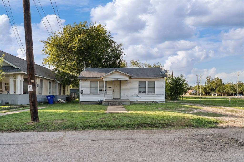 2209 Cleveland Avenue, Waco, TX 76706 2209 Cleveland Avenue, Waco, TX 76706