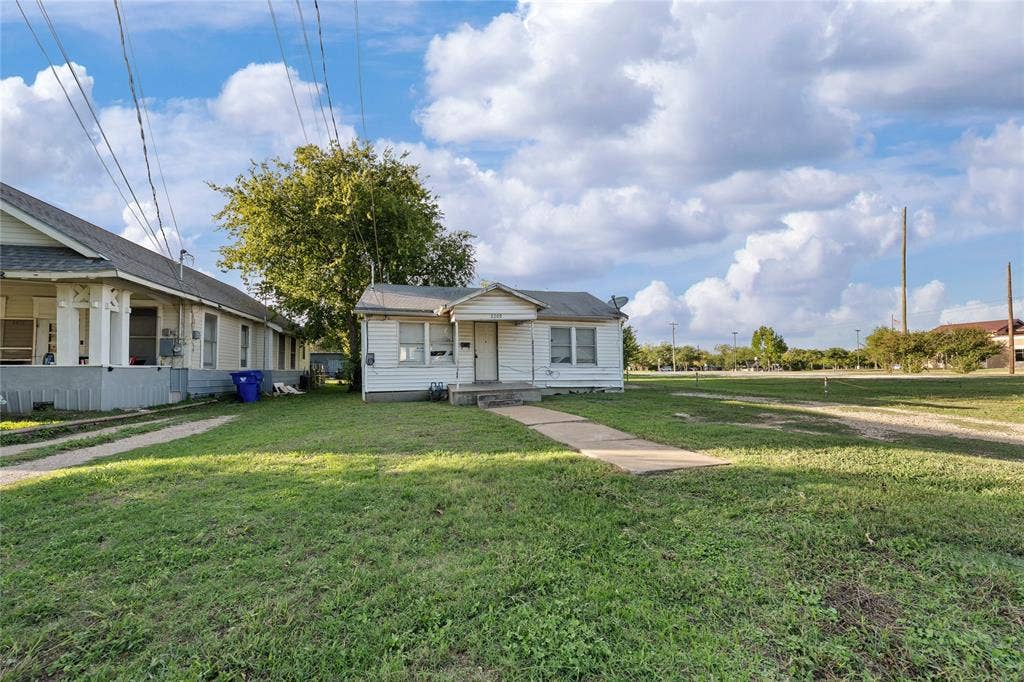 2209 Cleveland Avenue, Waco, TX 76706 2209 Cleveland Avenue, Waco, TX 76706