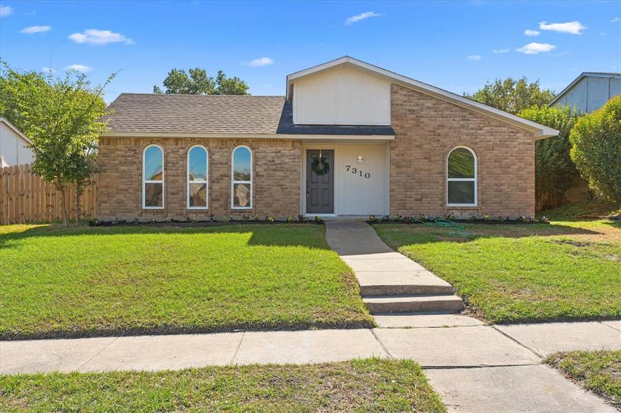 Property photo for 7310 Flameleaf Place, Dallas, TX