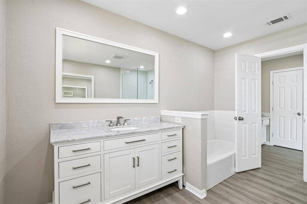 2840 Meadowbrook Drive, Plano, TX 75075 2840 Meadowbrook Drive, Plano, TX 75075