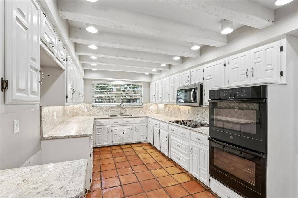 2840 Meadowbrook Drive, Plano, TX 75075 2840 Meadowbrook Drive, Plano, TX 75075