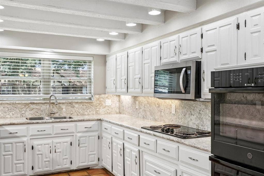 2840 Meadowbrook Drive, Plano, TX 75075 2840 Meadowbrook Drive, Plano, TX 75075