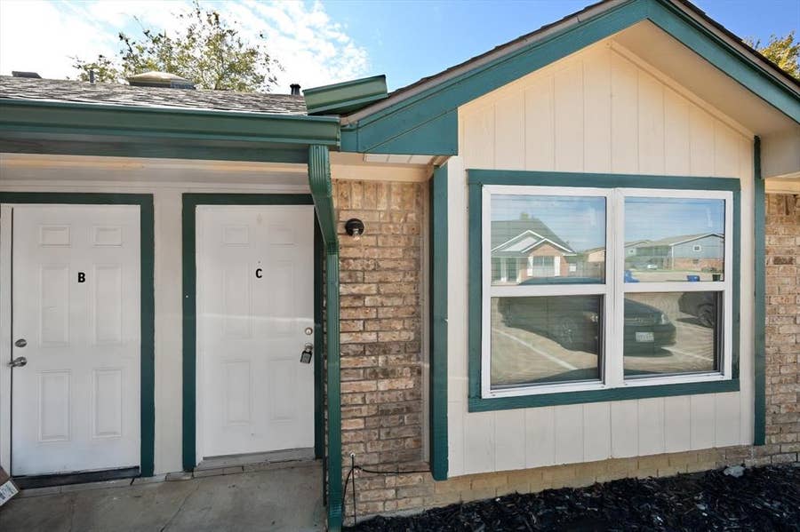 Property photo for 311 Kings Way Drive, Mansfield, TX