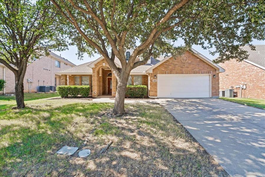 Property photo for 1403 Lowes Farm Parkway, Mansfield, TX