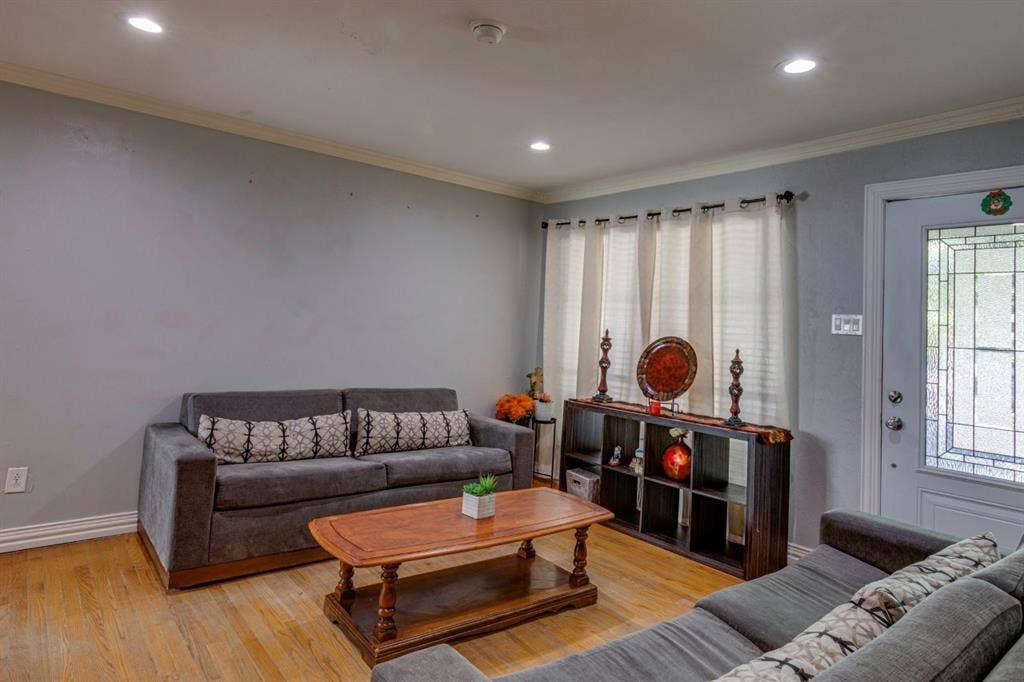 1600 Summit Street, Mesquite, TX 75149 Living area featuring wood-finish flooring, recessed lighting, crown molding, and an exterior door with decorative glass paneling