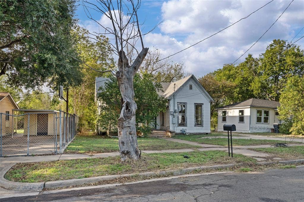 2225 Ross Avenue, Waco, TX 76706 2225 Ross Avenue, Waco, TX 76706