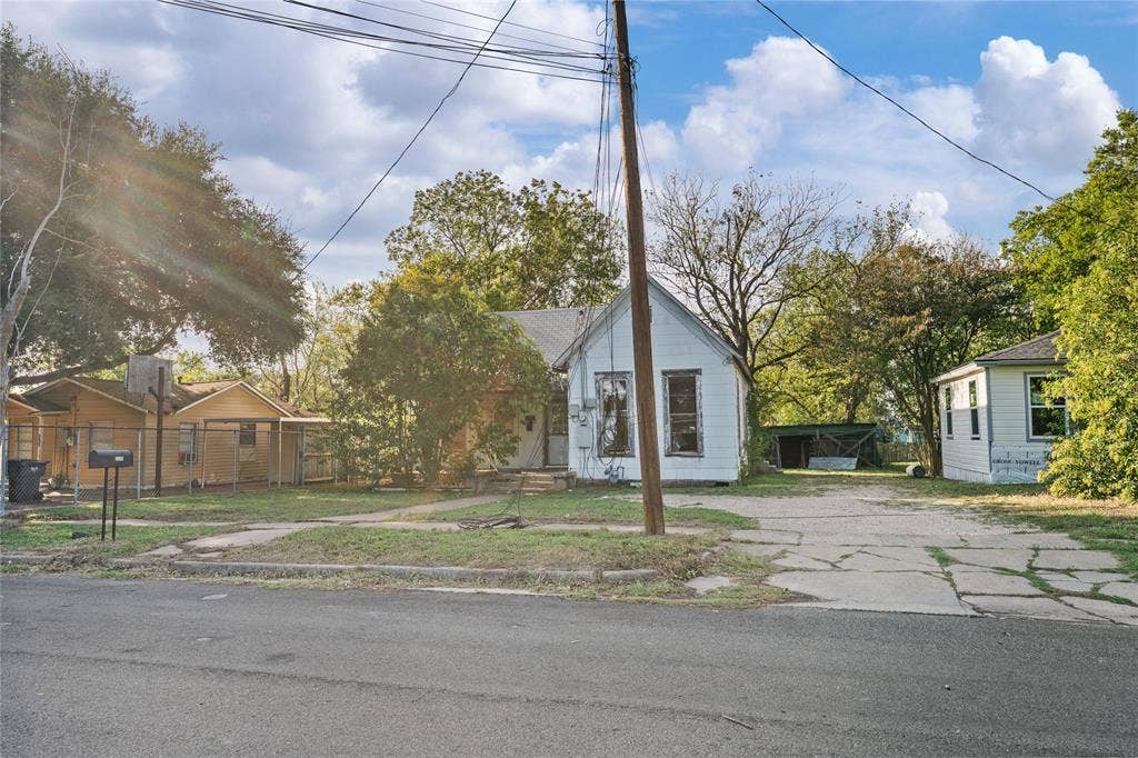 2225 Ross Avenue, Waco, TX 76706 2225 Ross Avenue, Waco, TX 76706
