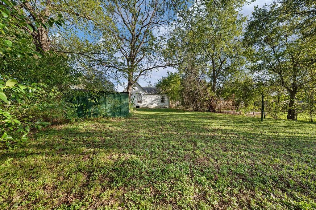 2225 Ross Avenue, Waco, TX 76706 2225 Ross Avenue, Waco, TX 76706