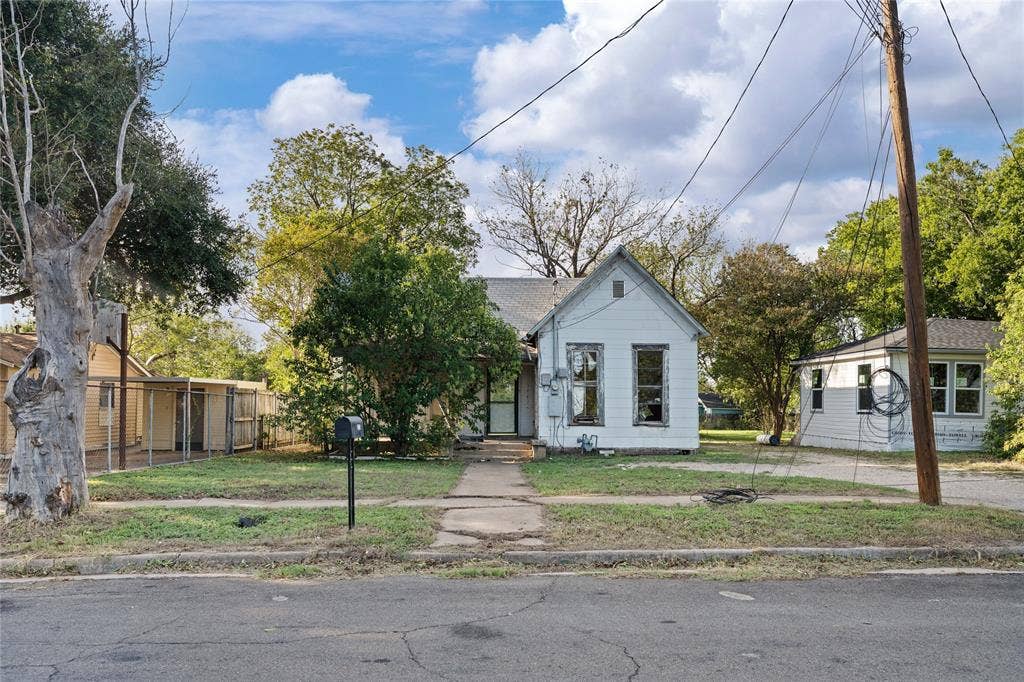 2225 Ross Avenue, Waco, TX 76706 2225 Ross Avenue, Waco, TX 76706
