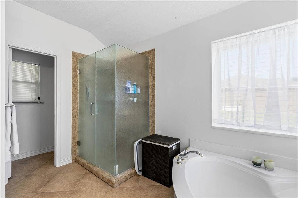 409 Danmire Drive, Murphy, TX 75094 seperate walk in shower