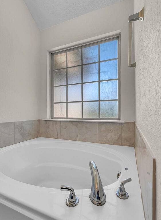 310 Milky Way, Bruceville, TX 76630 2nd Primary en-suite Bathroom with jetted tub
