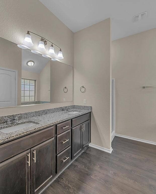 310 Milky Way, Bruceville, TX 76630 2nd Primary en-suite Bathroom