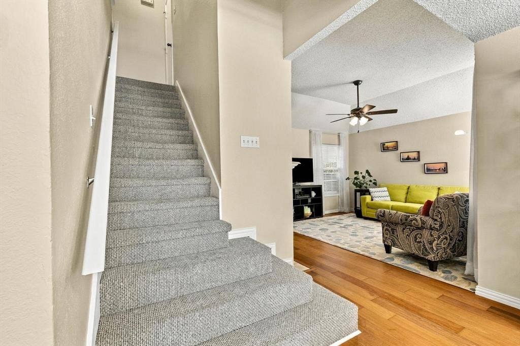 2524 Brooke Trail, Carrollton, TX 75006 Staircase to second floor.