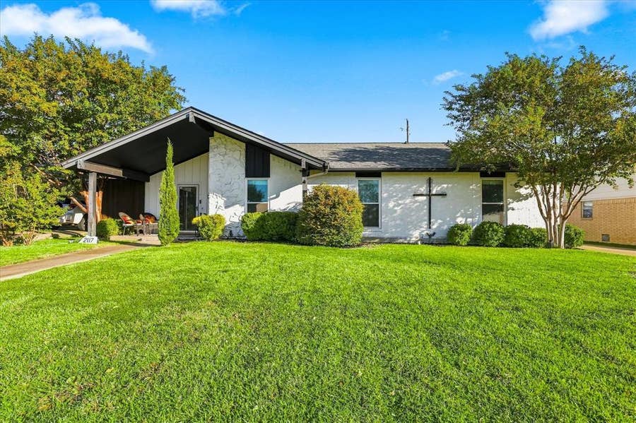 Property photo for 2117 Northmoor Drive, Carrollton, TX