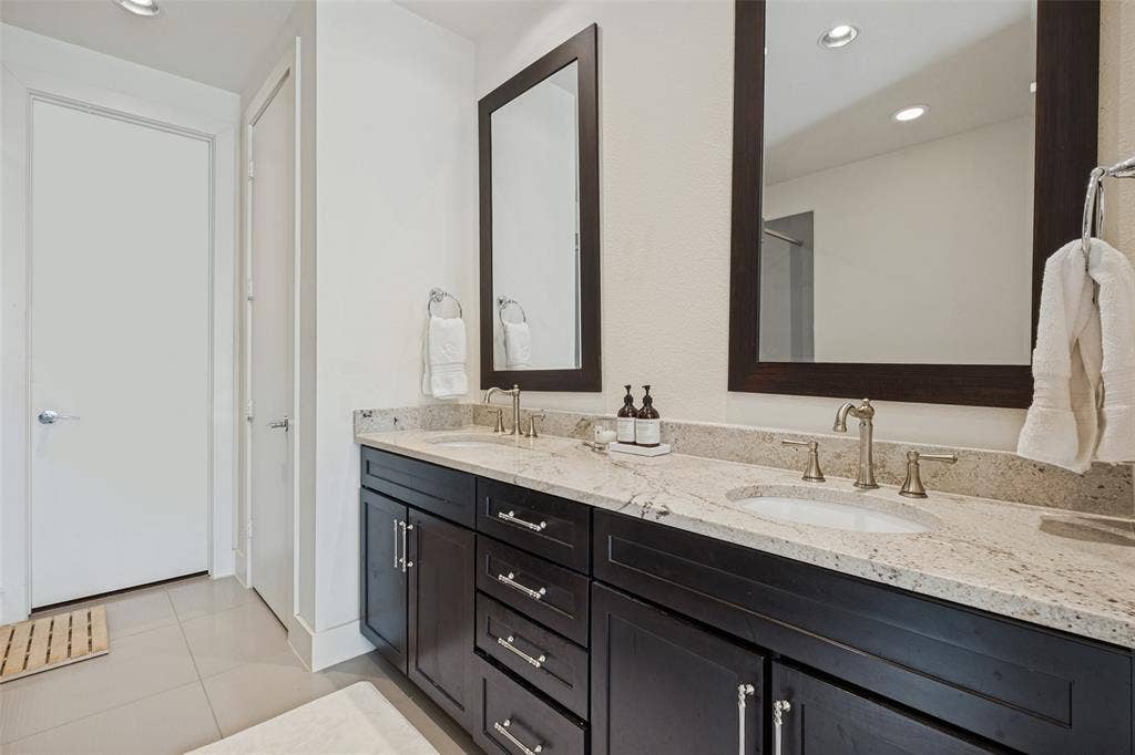 4211 Rawlins Street, #642, Dallas, TX 75219 Primary Bath