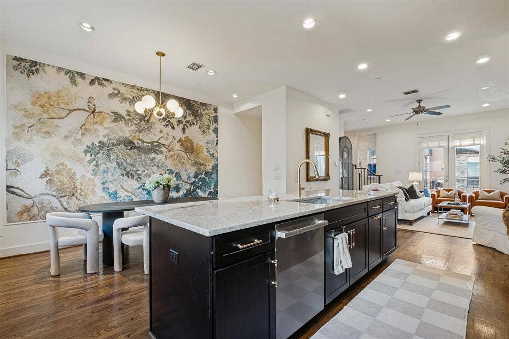 4211 Rawlins Street, #642, Dallas, TX 75219 Kitchen