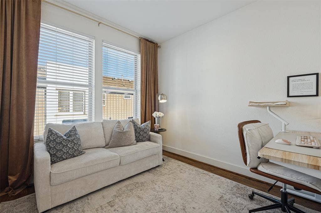 4211 Rawlins Street, #642, Dallas, TX 75219 3rd floor bedroom