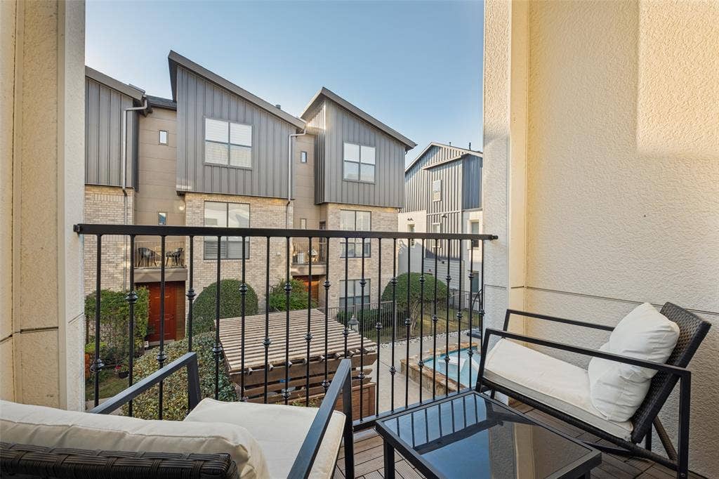 4211 Rawlins Street, #642, Dallas, TX 75219 2nd floor balcony