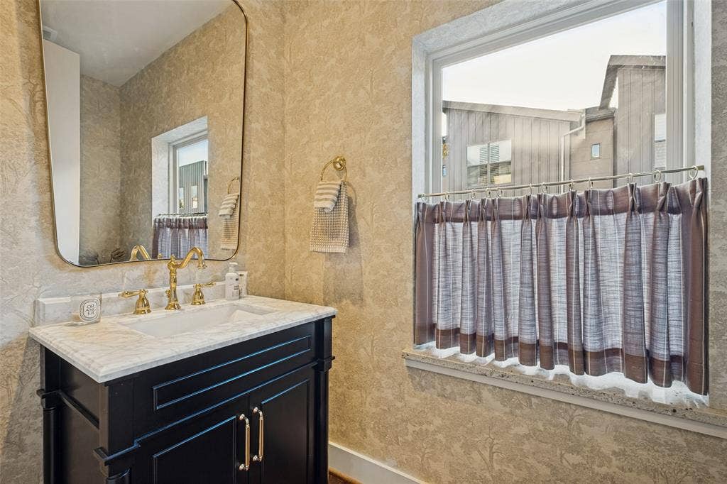 4211 Rawlins Street, #642, Dallas, TX 75219 2nd for half bath