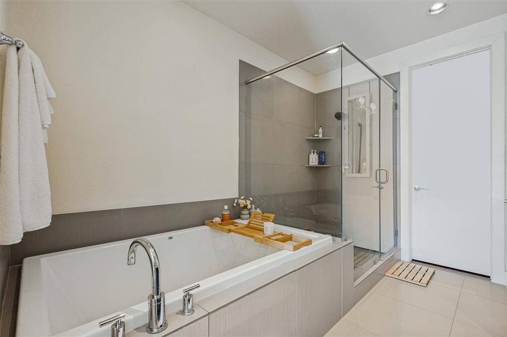 4211 Rawlins Street, #642, Dallas, TX 75219 Primary Bath