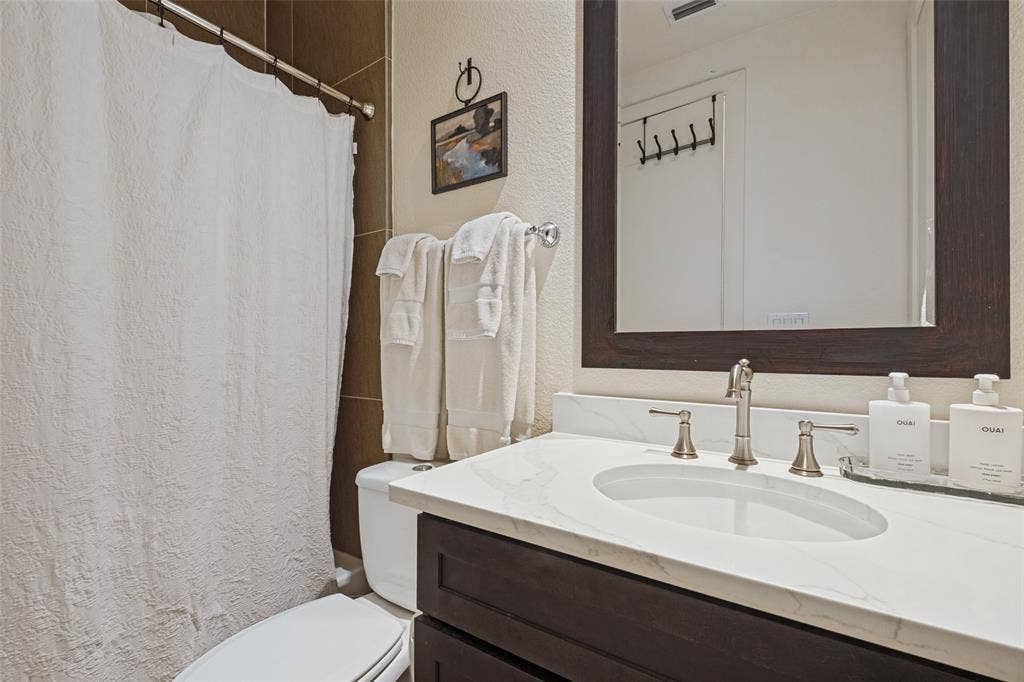 4211 Rawlins Street, #642, Dallas, TX 75219 First floor en-suite bath