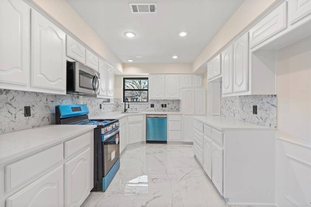 4012 Camino Drive, Plano, TX 75074 4012 Camino Drive, Plano, TX 75074